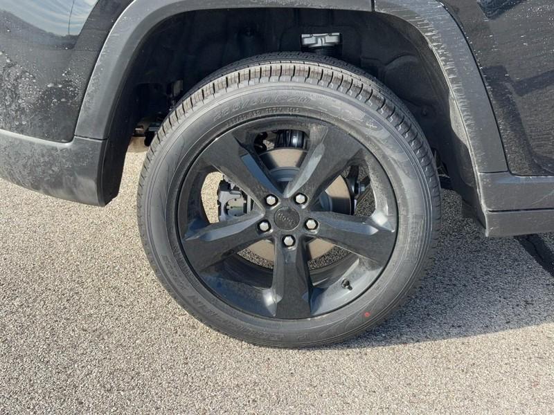 new 2025 Jeep Grand Cherokee car, priced at $40,121