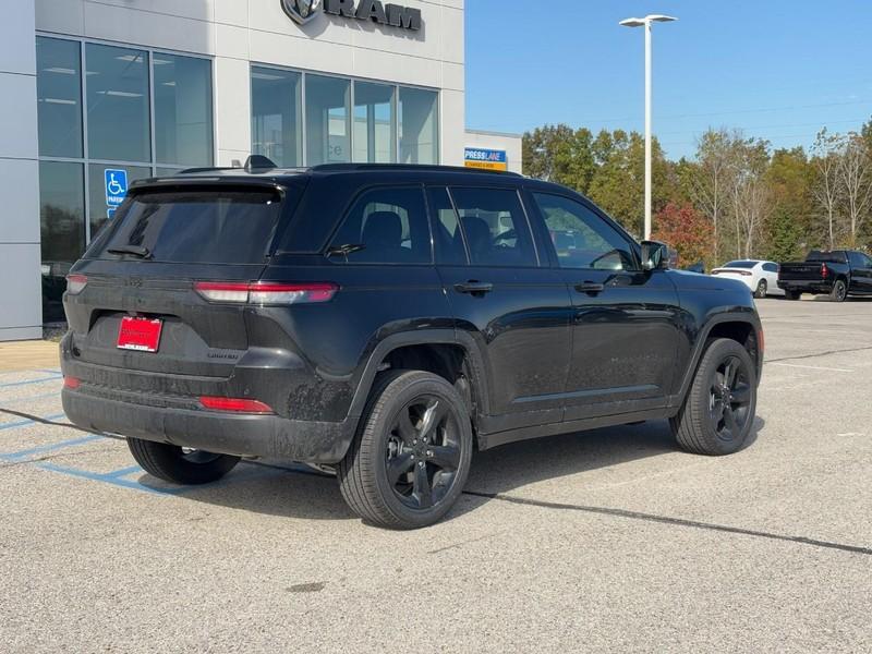new 2025 Jeep Grand Cherokee car, priced at $40,121
