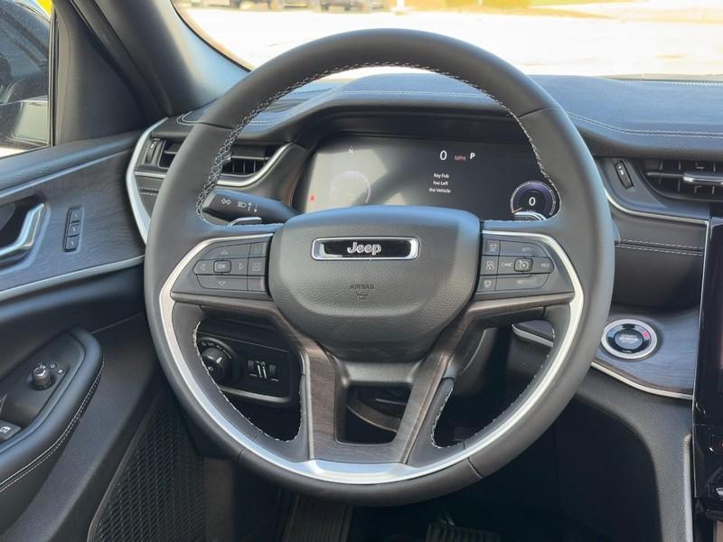 new 2025 Jeep Grand Cherokee car, priced at $40,121