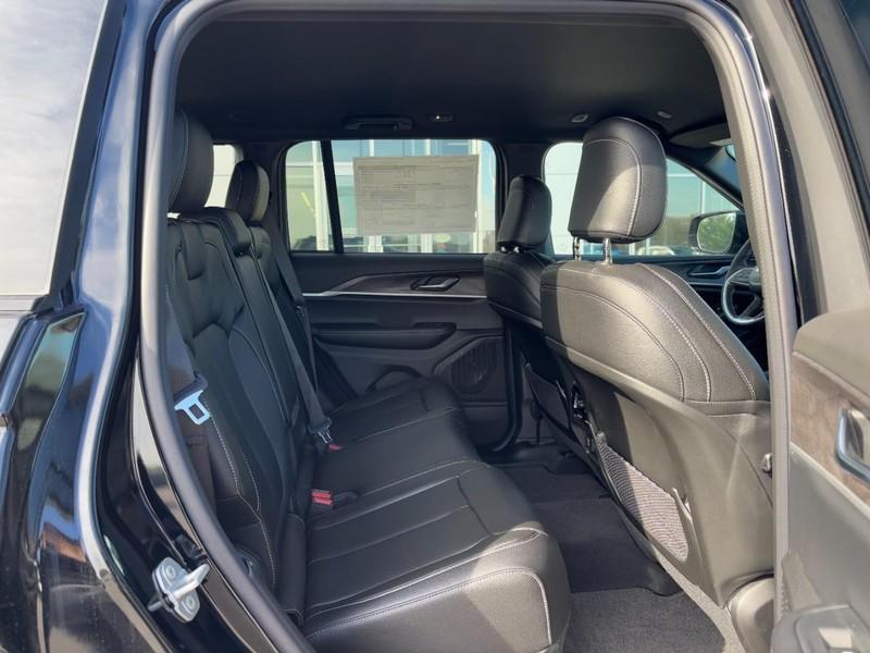 new 2025 Jeep Grand Cherokee car, priced at $40,121