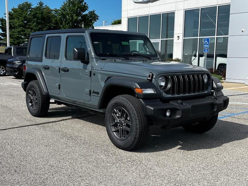 new 2025 Jeep Wrangler car, priced at $43,084