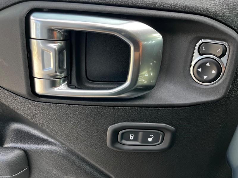 new 2025 Jeep Wrangler car, priced at $43,084