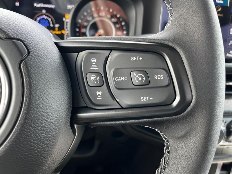 new 2025 Jeep Wrangler car, priced at $43,084