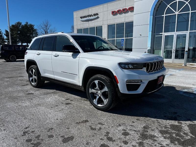 new 2025 Jeep Grand Cherokee car, priced at $48,187