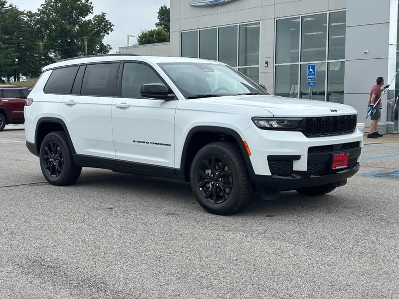 new 2025 Jeep Grand Cherokee L car, priced at $39,734