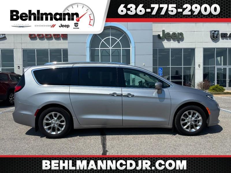 used 2021 Chrysler Pacifica car, priced at $28,000