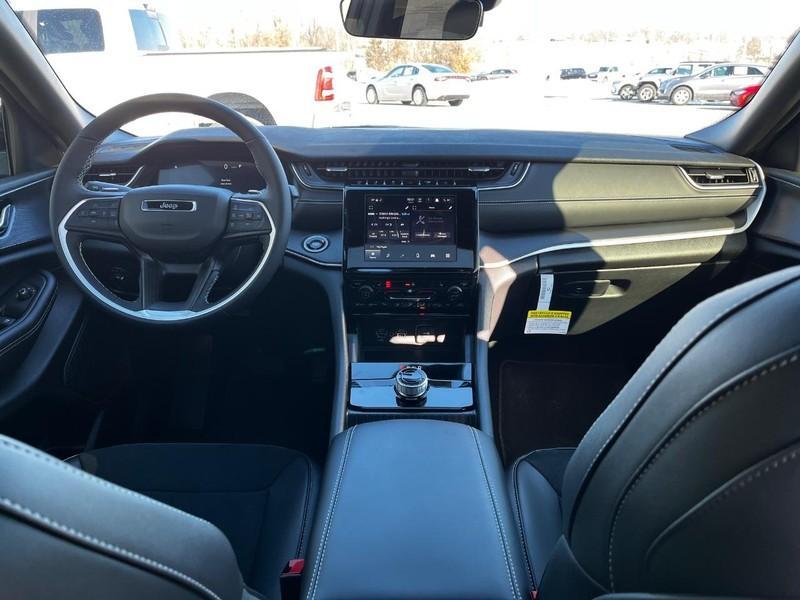 new 2025 Jeep Grand Cherokee car, priced at $46,530