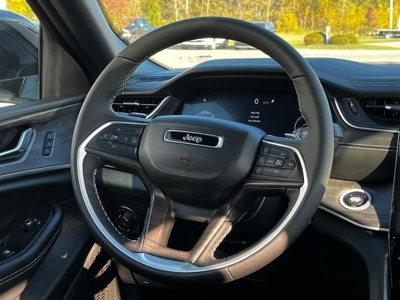 new 2025 Jeep Grand Cherokee L car, priced at $49,109