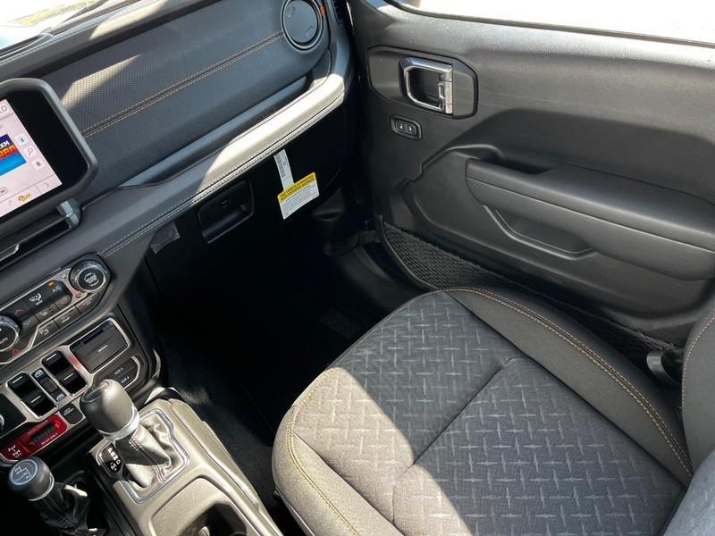 new 2025 Jeep Gladiator car, priced at $51,940
