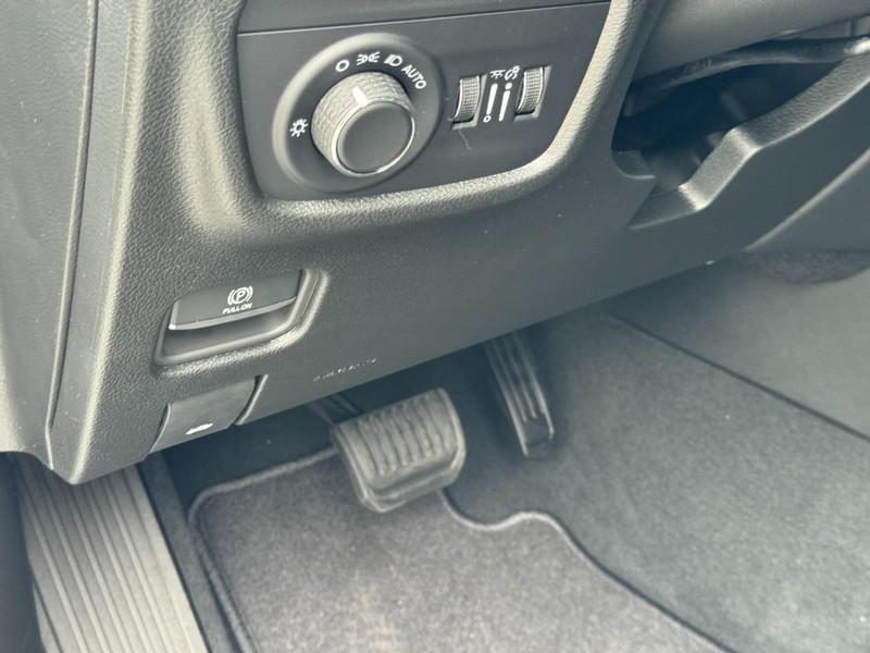 new 2025 Jeep Grand Cherokee L car, priced at $41,137