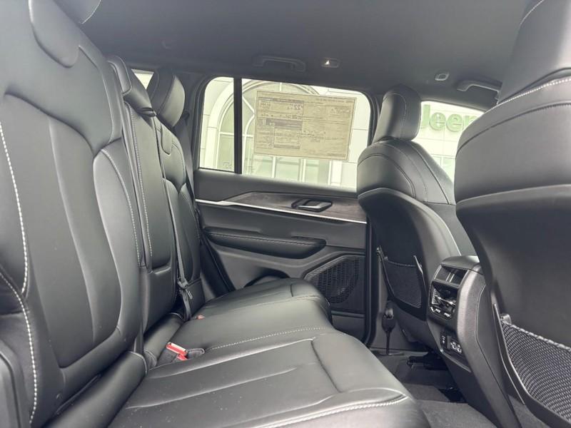 new 2025 Jeep Grand Cherokee car, priced at $41,807