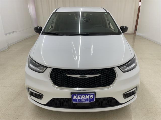 used 2024 Chrysler Pacifica car, priced at $35,889