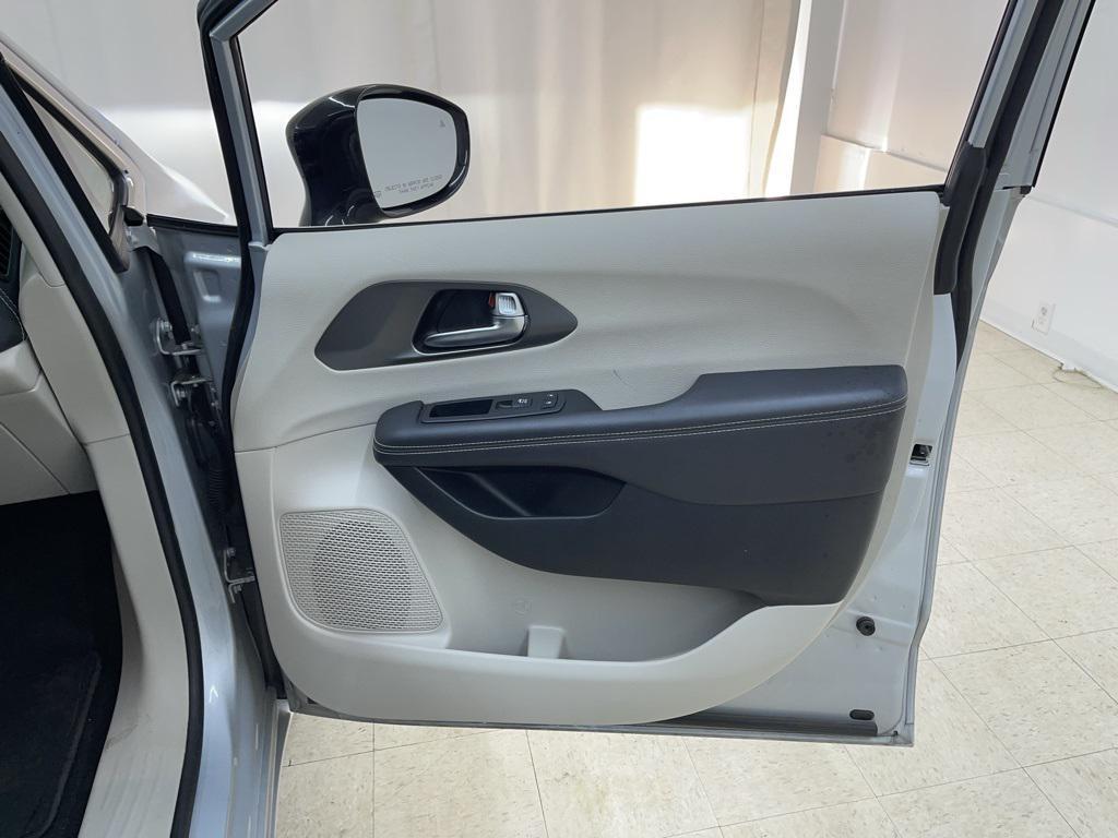 used 2024 Chrysler Pacifica Hybrid car, priced at $23,571