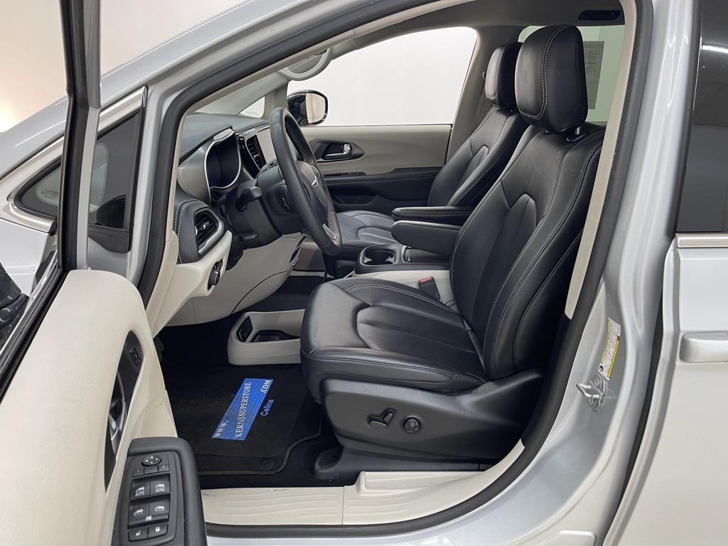 used 2024 Chrysler Pacifica Hybrid car, priced at $23,571