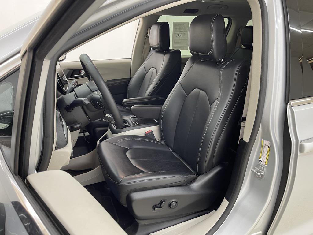 used 2024 Chrysler Pacifica Hybrid car, priced at $23,571