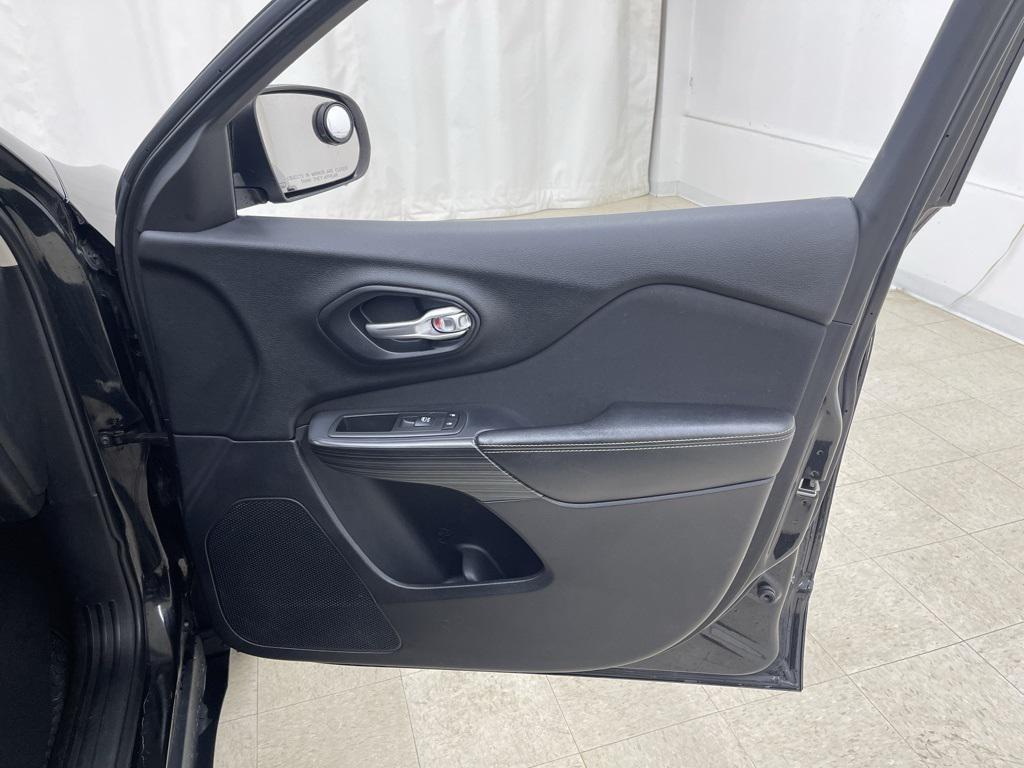 used 2016 Jeep Cherokee car, priced at $10,600