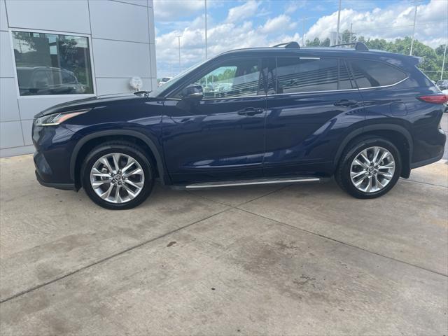 used 2022 Toyota Highlander car, priced at $40,255