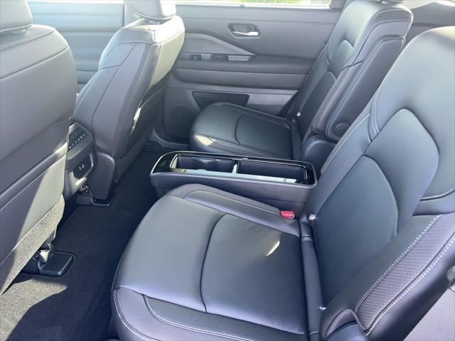 new 2025 Nissan Pathfinder car, priced at $47,925