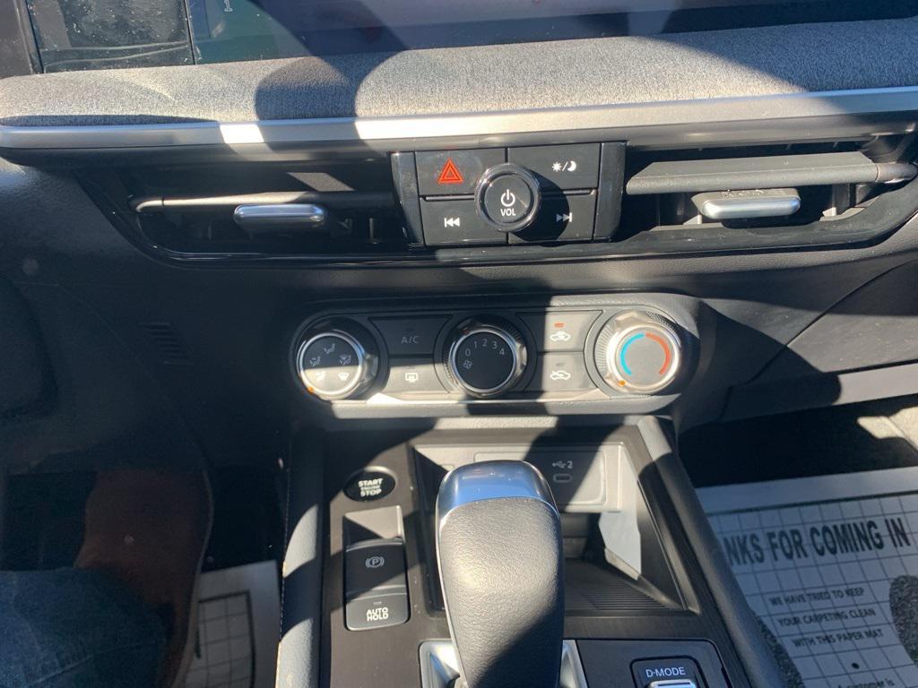 new 2025 Nissan Kicks car, priced at $27,500