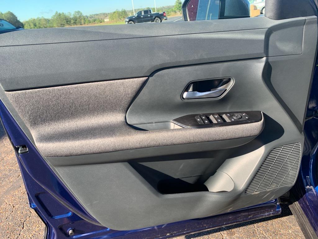 new 2025 Nissan Kicks car, priced at $27,500