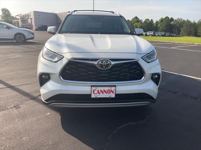 used 2022 Toyota Highlander car, priced at $39,500