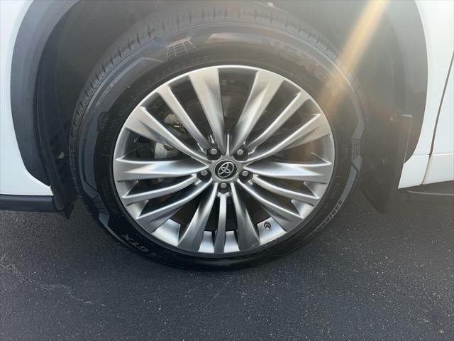 used 2022 Toyota Highlander car, priced at $39,500