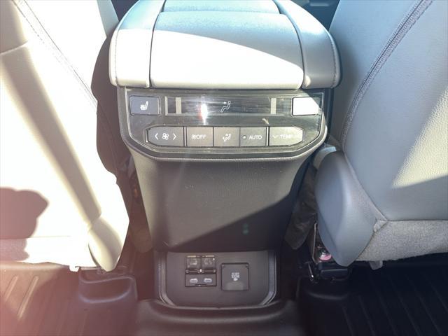 used 2022 Toyota Highlander car, priced at $39,500