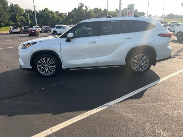 used 2022 Toyota Highlander car, priced at $39,500