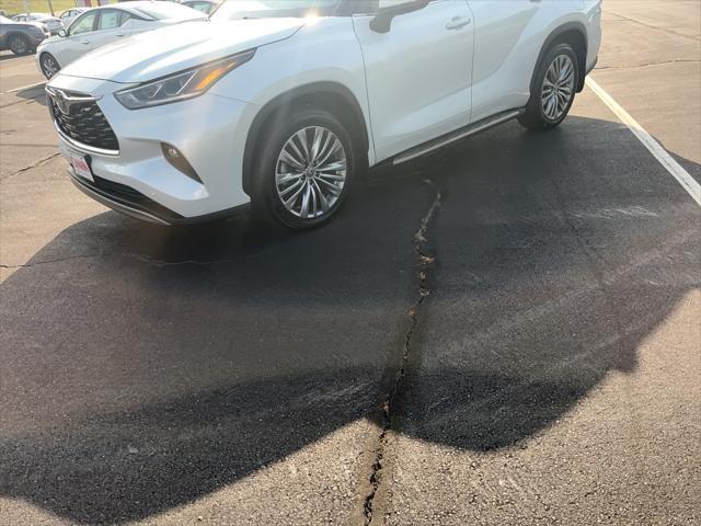 used 2022 Toyota Highlander car, priced at $39,500