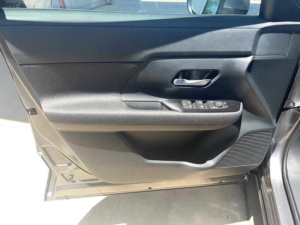 new 2025 Nissan Kicks car, priced at $27,180