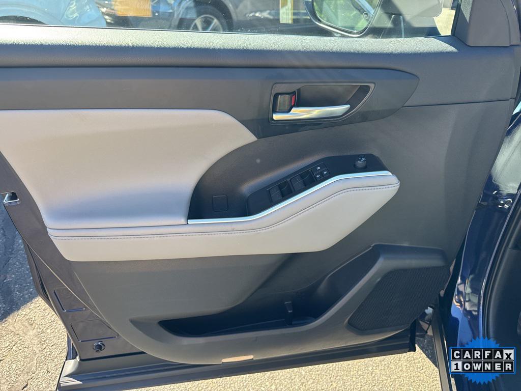 used 2022 Toyota Highlander car, priced at $39,677