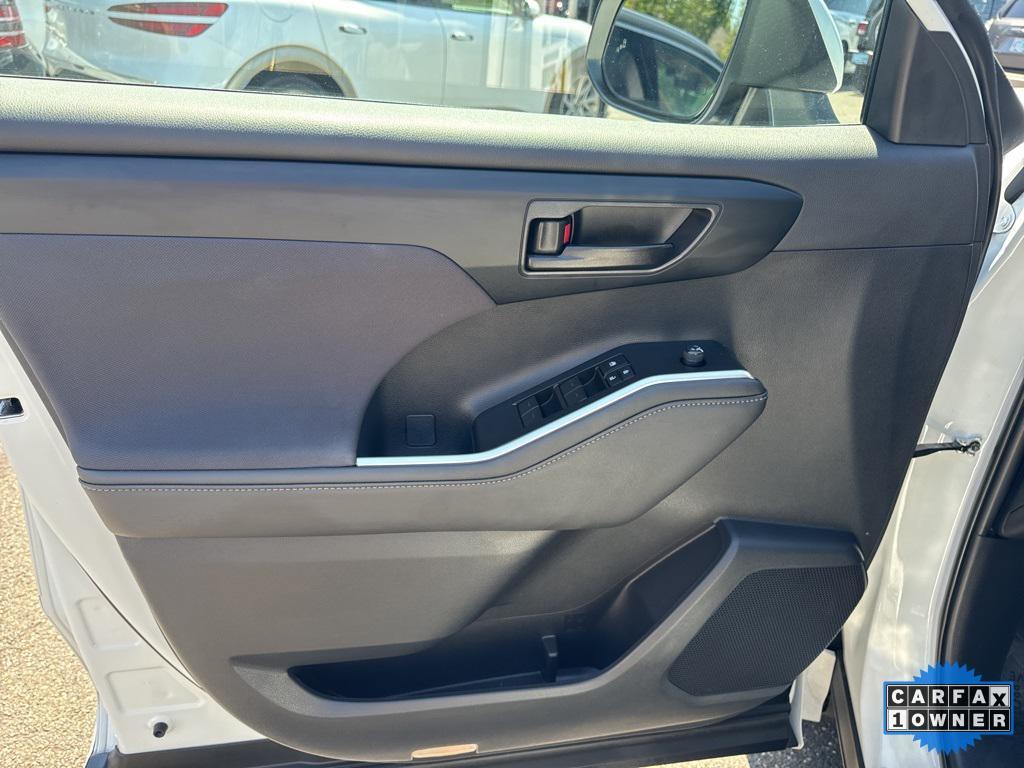 used 2023 Toyota Highlander car, priced at $36,888