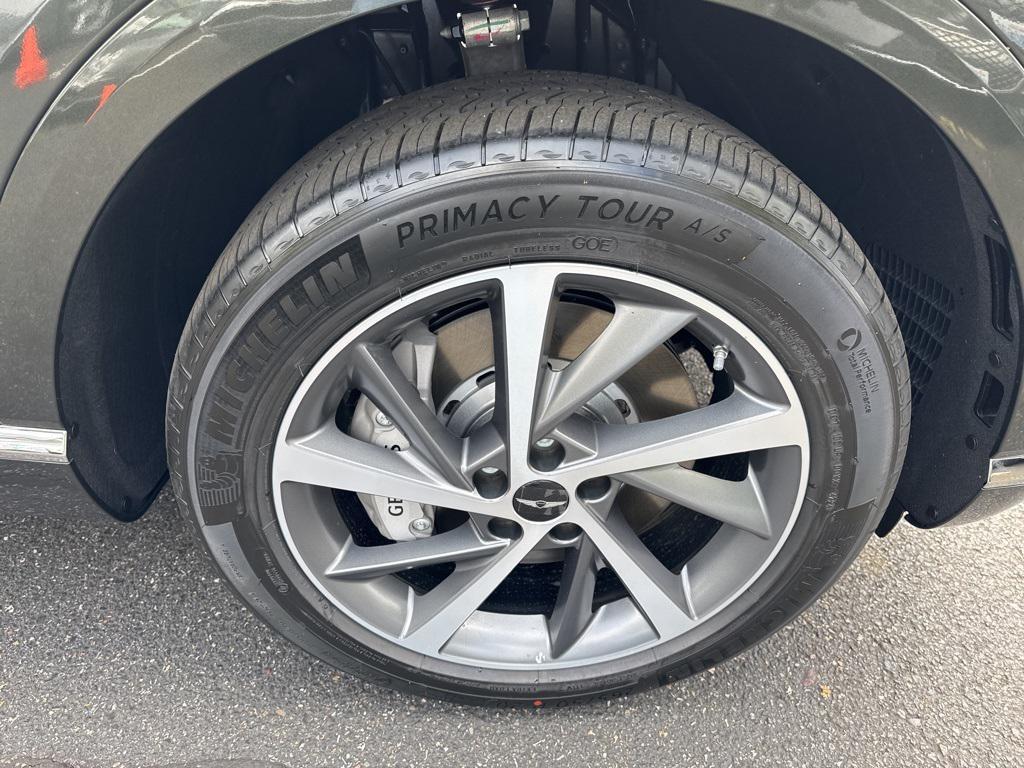 new 2025 Genesis GV80 car, priced at $61,670