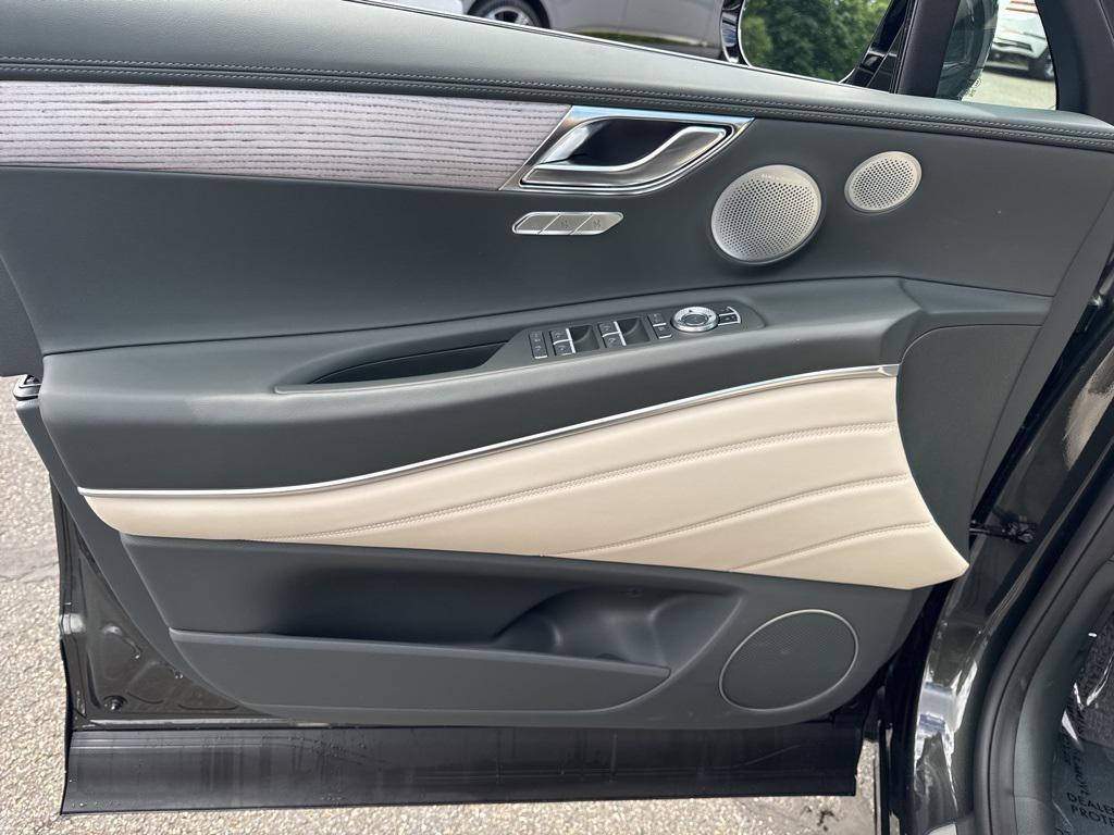 new 2025 Genesis GV80 car, priced at $66,914