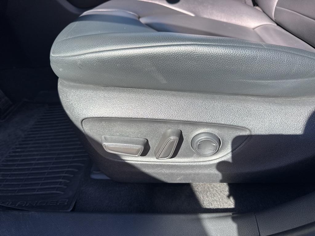 used 2023 Toyota Highlander car, priced at $39,888