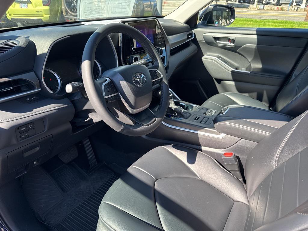 used 2023 Toyota Highlander car, priced at $39,888