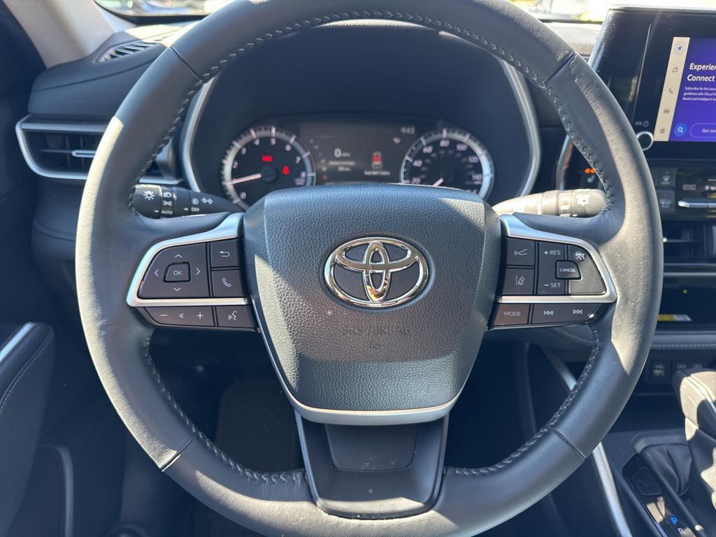 used 2023 Toyota Highlander car, priced at $39,888