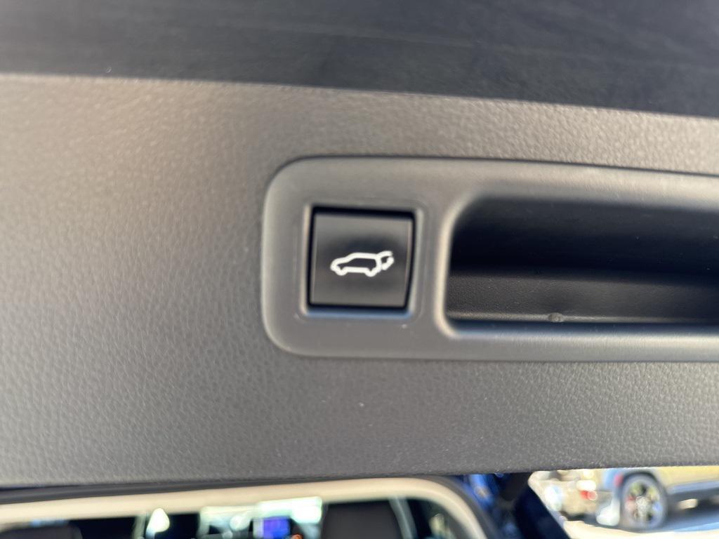 used 2023 Toyota Highlander car, priced at $39,888