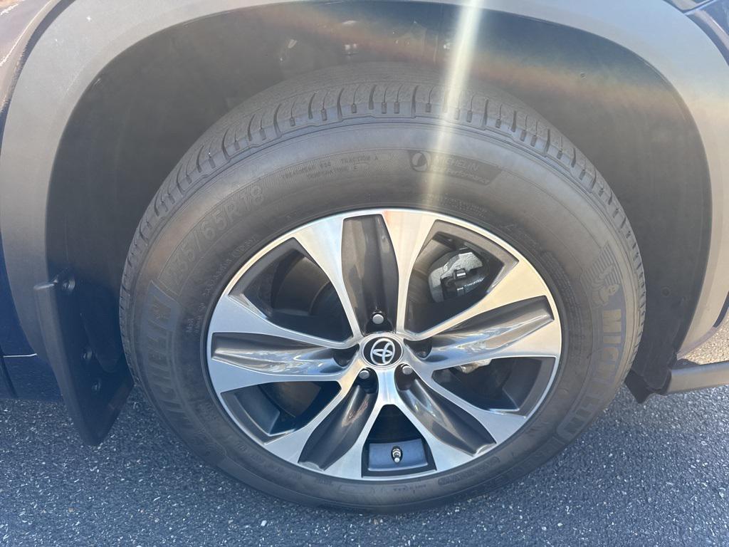 used 2023 Toyota Highlander car, priced at $39,888