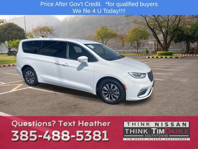 used 2022 Chrysler Pacifica Hybrid car, priced at $23,698