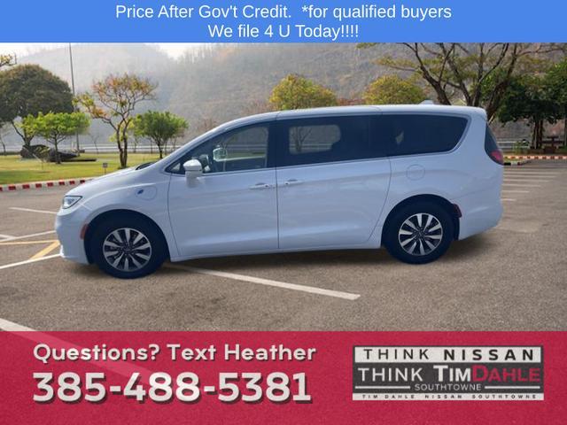 used 2022 Chrysler Pacifica Hybrid car, priced at $23,698