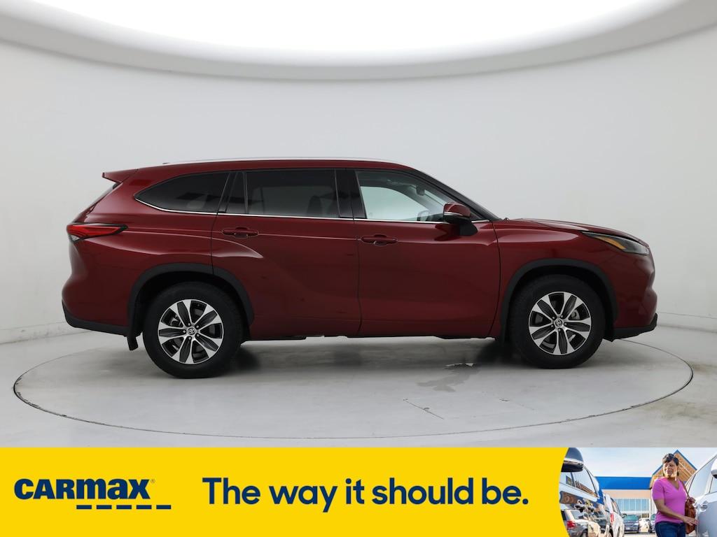 used 2022 Toyota Highlander car, priced at $40,998