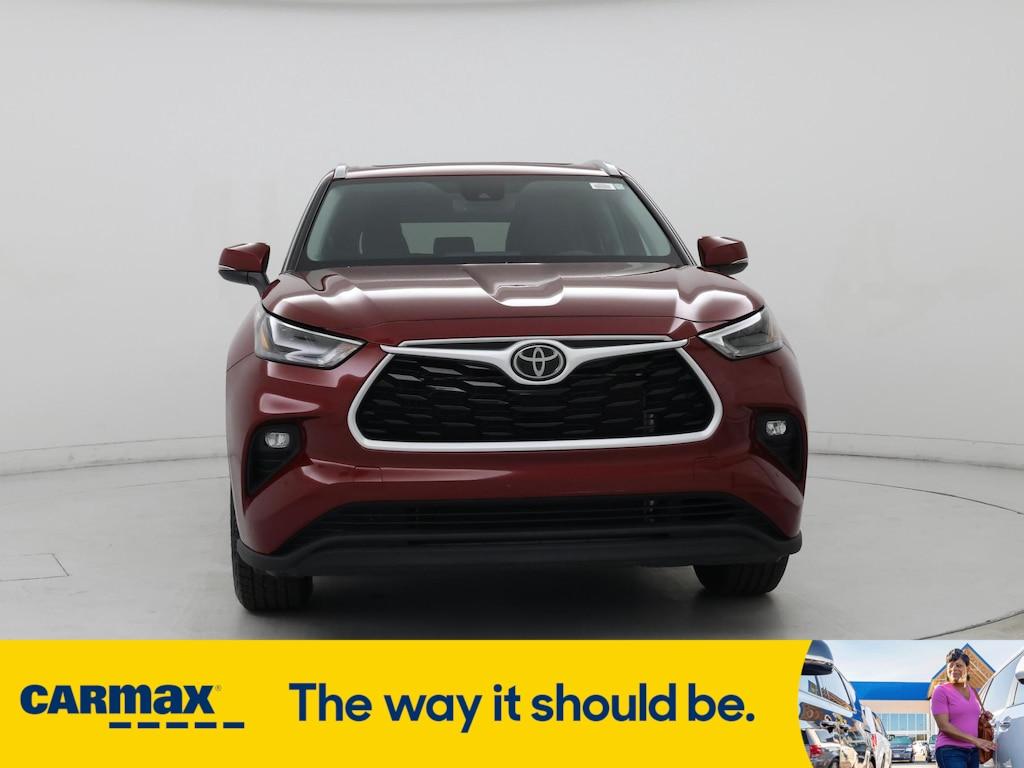 used 2022 Toyota Highlander car, priced at $40,998