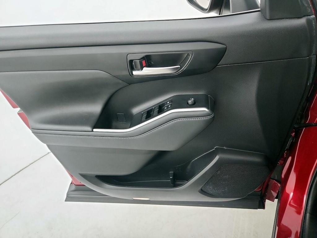 used 2022 Toyota Highlander car, priced at $40,998