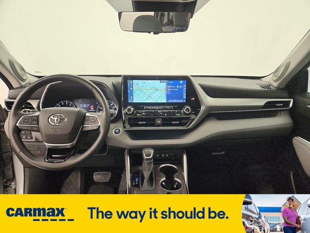 used 2021 Toyota Highlander car, priced at $38,998