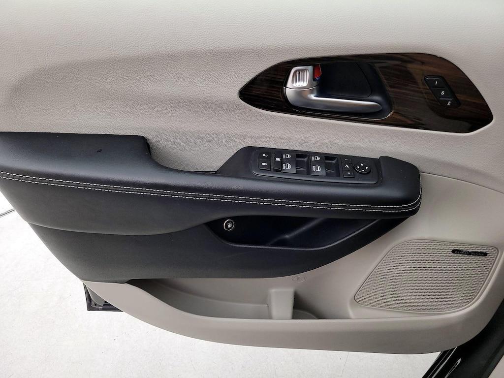 used 2021 Chrysler Pacifica Hybrid car, priced at $31,998