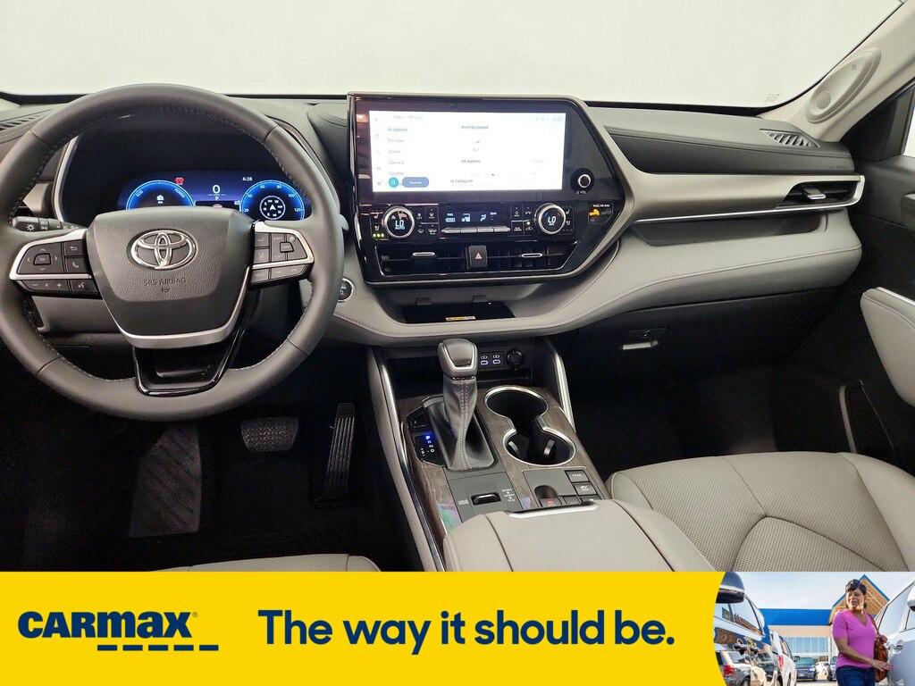 used 2023 Toyota Highlander Hybrid car, priced at $47,998