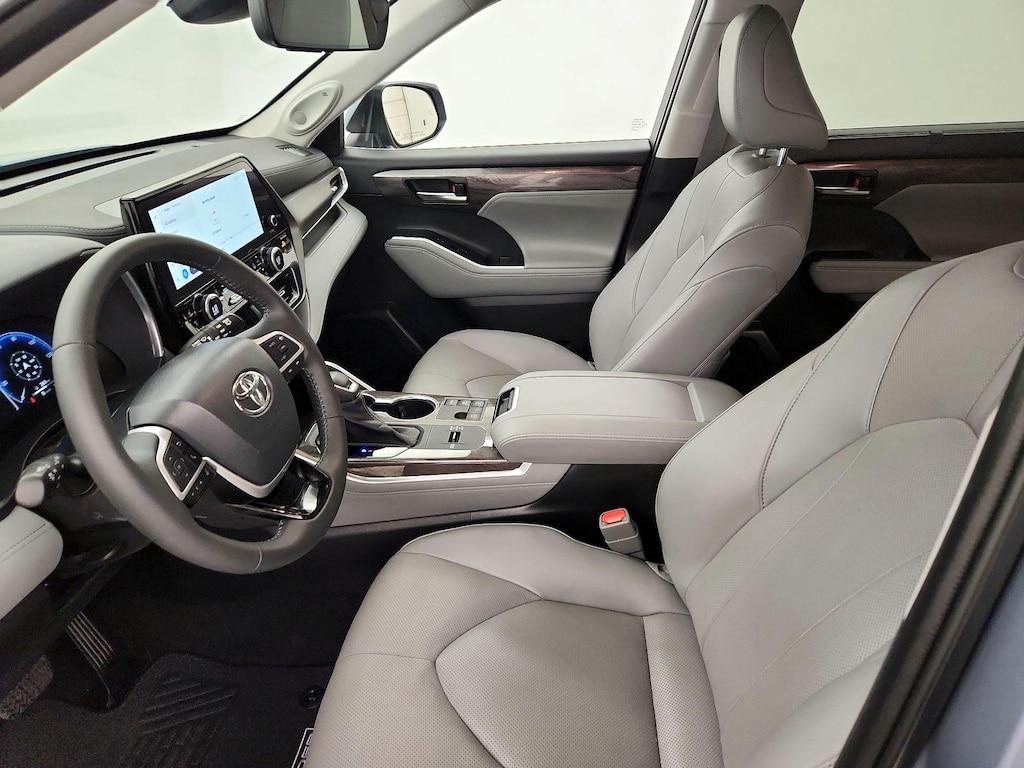 used 2023 Toyota Highlander Hybrid car, priced at $47,998