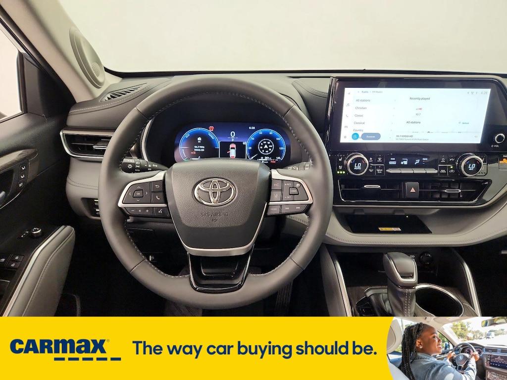 used 2023 Toyota Highlander Hybrid car, priced at $47,998