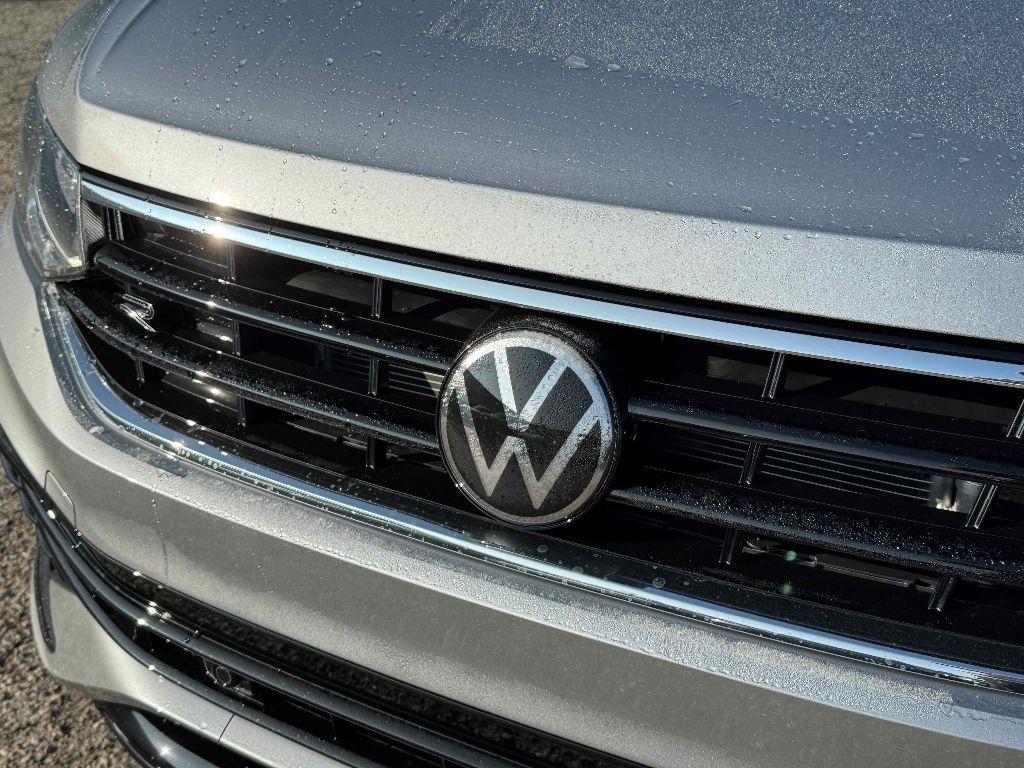 new 2024 Volkswagen Tiguan car, priced at $33,989